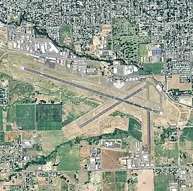 Orthophoto de l'aéroport en 2006.