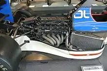Photo du moteur Yamaha OX99, intégré au châssis 192
