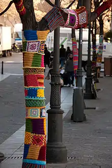 Yarn bombing dans la ville de Madrid en Espagne.