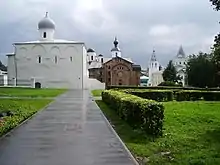 vue sur la cour de Iaroslav (Novgorod)