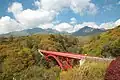 Le mont Yatsugatake et le pont Higashizswa à Hokuto, préfecture de Yamanashi.