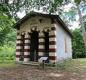 Chapelle des Trois Fontaines, construite sous le patronage de l'abbé Lage terminée en 1898. Elle est à proximité de trois « sources miraculeuses »