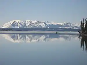 Lac Yellowstone au printemps.