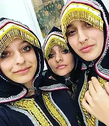 Israéliennes d'origine yéménite en gargush traditionnelle, 2019
