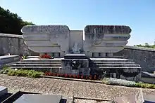 Sépulture d'Hélène Boucher, cimetière d'Yermenonville.