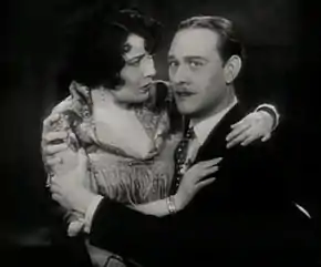 Avec Conrad Nagel, dans The Right of Way (1931)