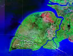 Image satellite de Yos Sudarso, de Komoran (au sud-est) et d'une partie de la Nouvelle-Guinée (à l'est).