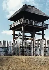 Bâtiment reconstitué comme tour de guet, site de Yoshinogari