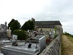 Le cimetière et l'église Saint-Hippolyte.
