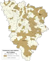 Carte montrant les limites des communes des Yvelines réparties en deux groupes de couleur : en marron, les communes sous-minées (101 communes), en beige clair les autres communes (161 communes)