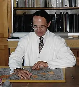Le Professeur Yves Rangheard à Besançon en 1993, photographie en couleur.