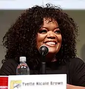 Yvette Nicole Brown dans le rôle de Shirley Bennett