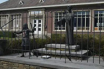 Monument érigé à Monceau-sur-Sambre, à l'entrée de l'école fréquentée par Yvonne Vieslet.