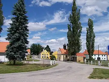 Le village et ses maisons baroques.