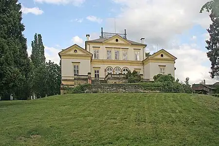 Dobřenice : château.