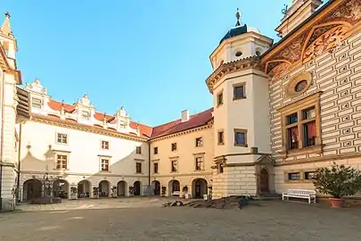 Château de Průhonice : cour intérieure.