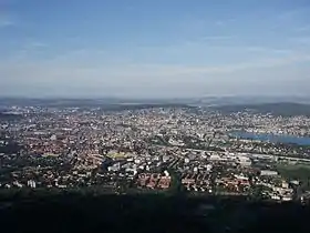 Vue de Zurich et de l'Adlisberg (à droite en arrière-plan) depuis l'Uetliberg.