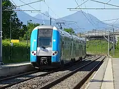 Z 24500 en livrée Auvergne-Rhône-Alpes partant en direction de Chambéry.