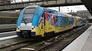 Z 24655/656 (378) du TER Nord-Pas-de-Calais en gare d'Amiens, cette rame arbore le pelliculage de la « 100e rame TER 2N NG ».