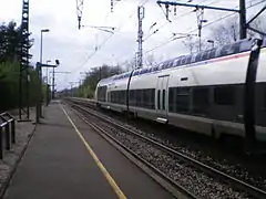 Z 27500 passant en gare de Thomery.
