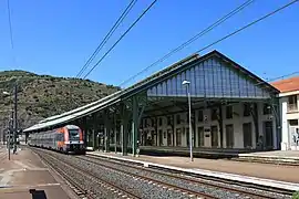 TER Port-Bou - Avignon en gare.