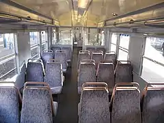 Intérieur d'une rame rénovée en gare de Corbeil-Essonnes en 2011.