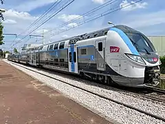 Une rame Z 57000, en juin 2020, au départ de Villabé en direction de Melun.