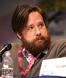 Zak Orth interprète Aaron Pittman.