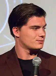 Zane Holtz interprète K.O.