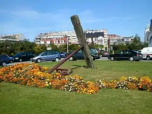 Un rond-point de Zeebruges, décoré avec une ancre