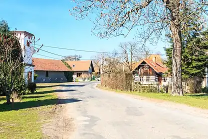 Une rue de Zelenecká Lhota.