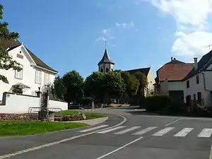 Le centre du village et la place de l'église.