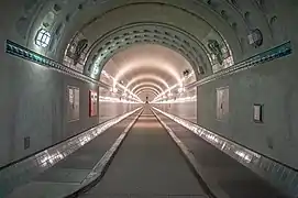 L'entrée nord-est du vieux tunnel, tôt le matin. Février 2022.