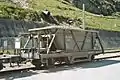 Wagon trémie transféré sur le chemin de fer de Brigue-Viège-Zermatt.