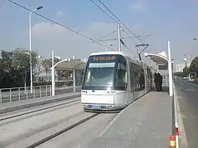 Rame de tramway de type Translohr STE3 sur le tramway de Shanghai.