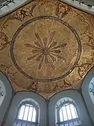 Coupole en mosaïque de la chapelle.