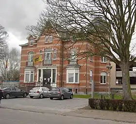 (nl) Gemeentehuis, "Kasteel Amelot"