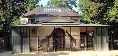 La Maison des antilopes, présentant girafes, okapis et petits koudous.