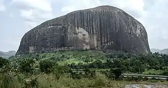 Vue de Zuma Rock depuis l'autoroute A2