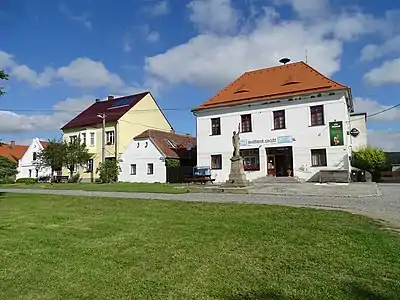 Maisons à Zvíkovec.