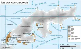 Carte de l'île du Roi-George avec la péninsule Fildes formant son extrémité sud-ouest.