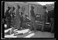 Troupe britannique sur le mur de l'hôpital français, face à la Nouvelle Porte, octobre 1938