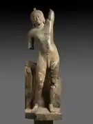 Krishna (H. 2,44 m) soulève le Mont Govardhana. Takeo. Style du Phnom Da. Daté 590. Cleveland Museum of Art