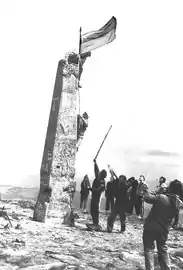 Le monument géodésique du sommet.