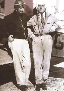 László Almásy et Nándor Zichy devant un De Havillard DH-60 Moth (21 août 1931, aéroport de Mátyásföld, Budapest).